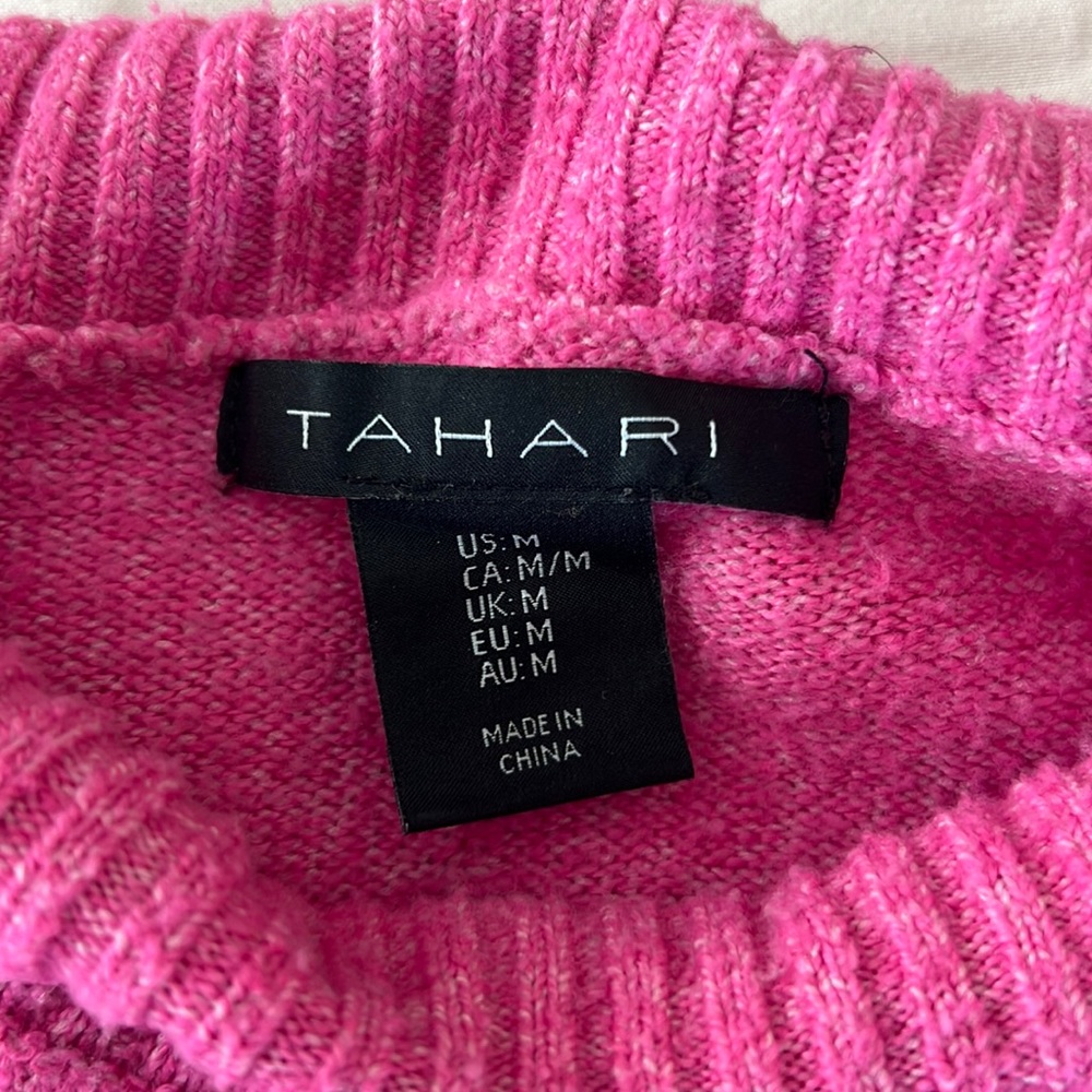 Size Medium TAHARI